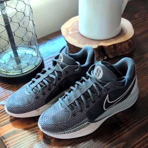 Nike Sabrina 1 Beyond the Game womens basketball shoes, Size 8.5